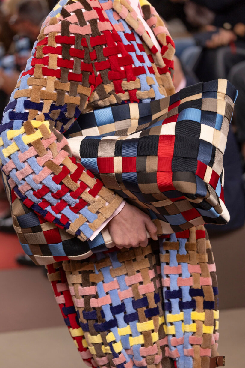 Este campo actúa como el fondo de la colección, algunos de los cuales muestran el mismo color y patrón que la colección