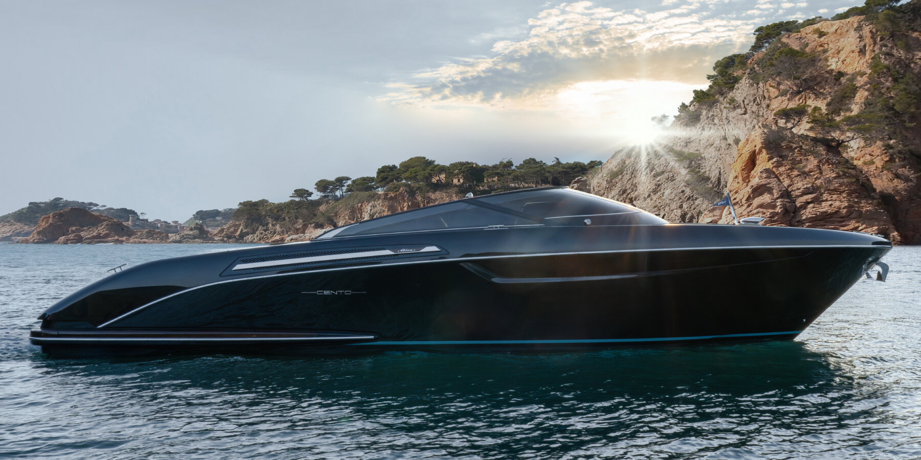 modular-designs-ferretti-riva-pershing-itama-debuts-cannes-yachting-festival-designboom-ban