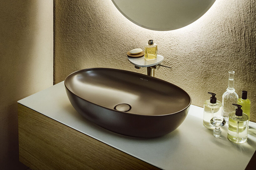 Mocha Mousse, color del año 2025 de Pantone, combina con el diseño del baño de Laufen