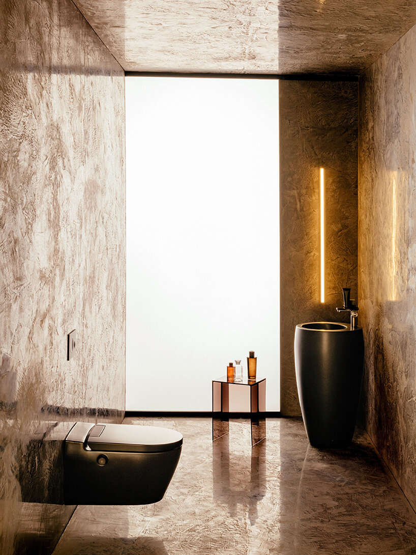 Mocha Mousse, color del año 2025 de Pantone, combina con el diseño del baño de Laufen