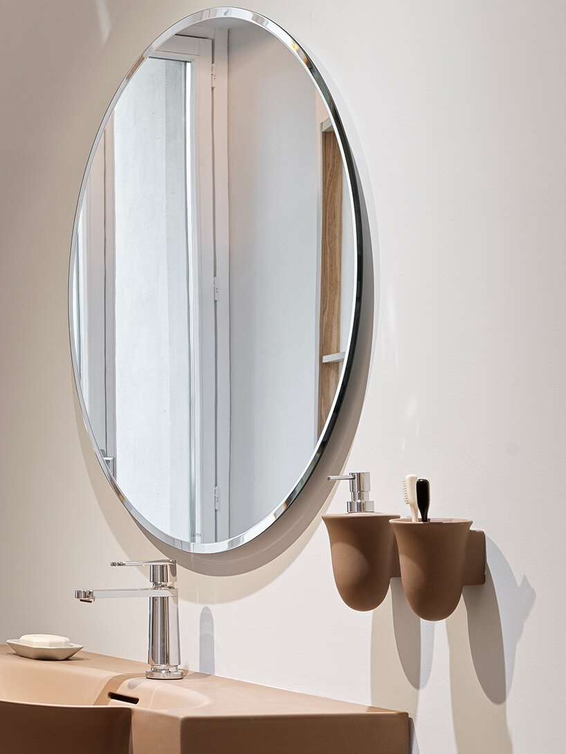 Mocha Mousse, color del año 2025 de Pantone, combina con el diseño del baño de Laufen