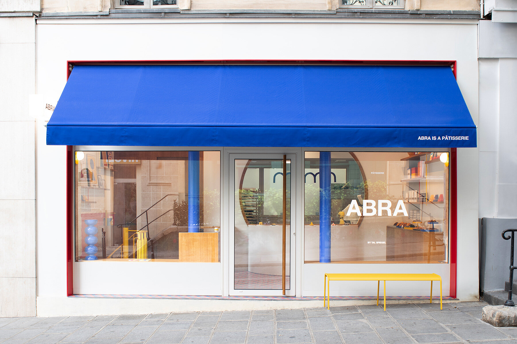 parisian-patisserie-abra-pastries-geometric-floors-bold-primary-colors-tal-spiegel-ron-from-nicolas-frances-designboom-large01