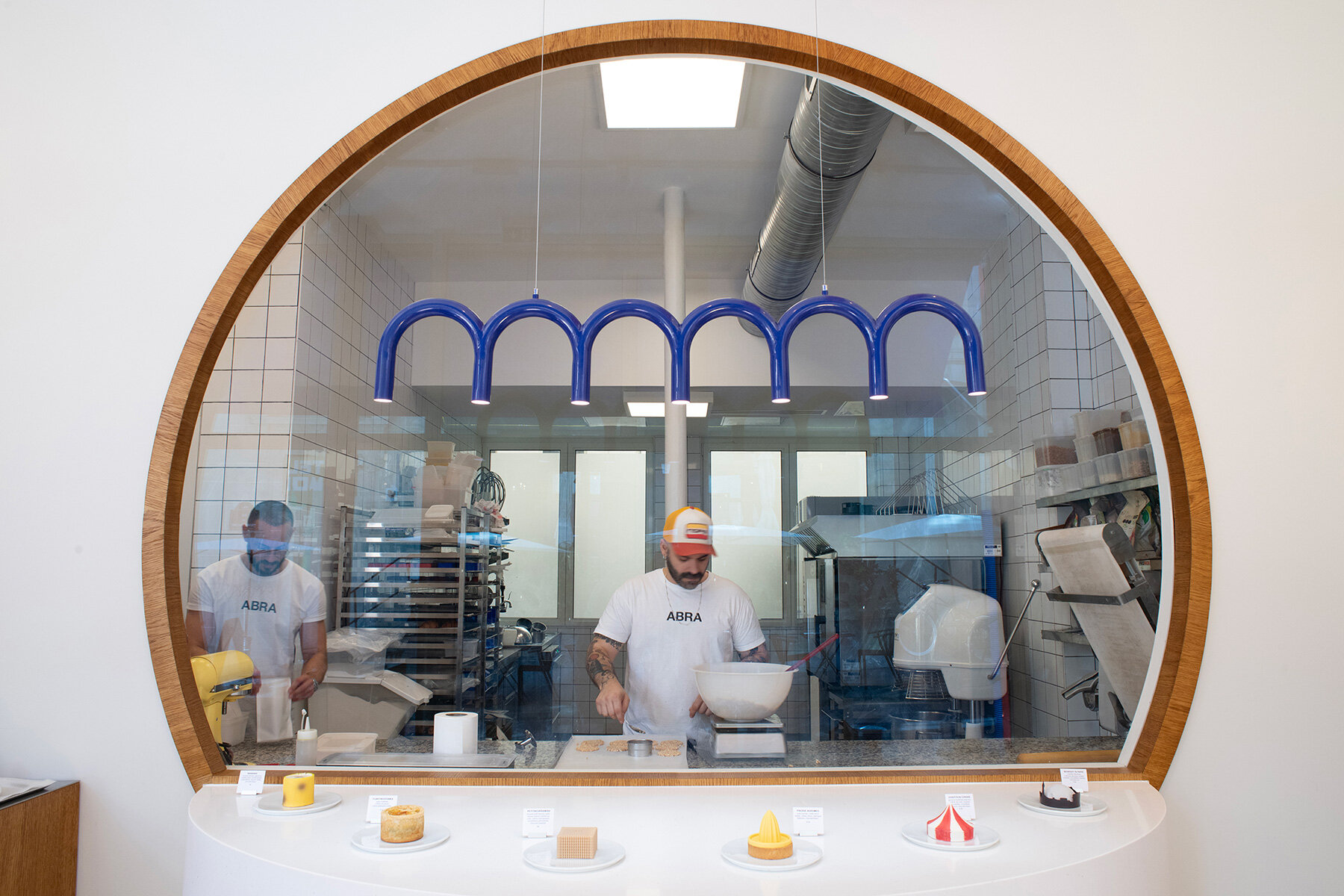 parisian-patisserie-abra-pastries-geometric-floors-bold-primary-colors-tal-spiegel-ron-from-nicolas-frances-designboom-large03