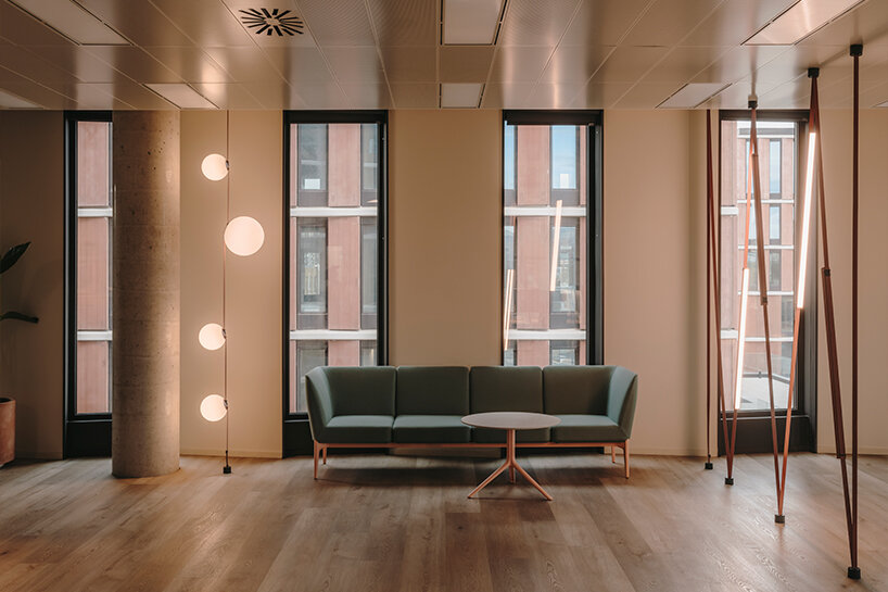 Los muebles de Pedrali traen familiares y bienestar a espacios de trabajo en todo el mundo