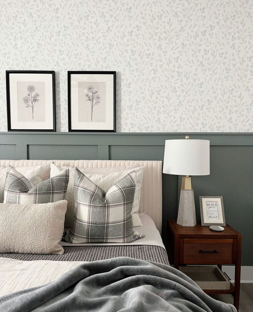 El papel tapiz despegable y adhesivo de Love vs Design reconsidera los interiores temporales para la vida moderna