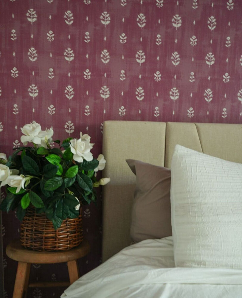 El papel tapiz despegable y adhesivo de Love vs Design reconsidera los interiores temporales para la vida moderna