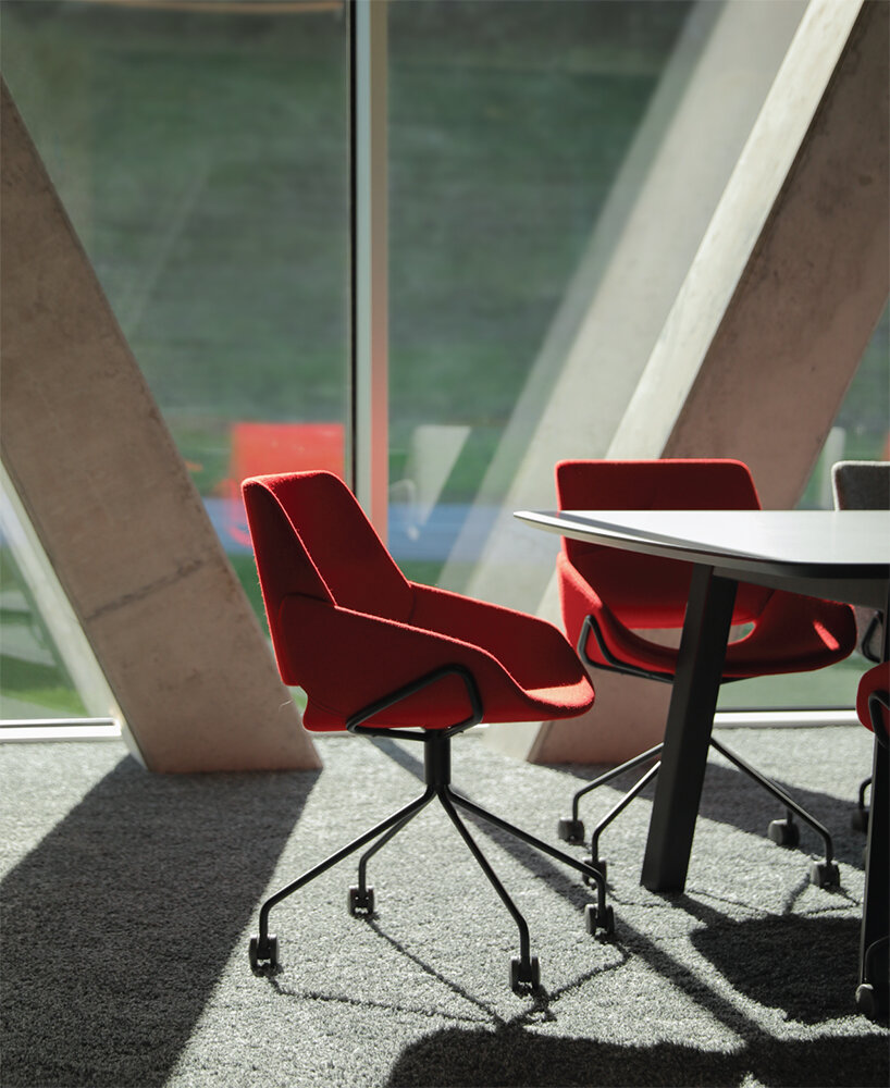 La serie de películas de Prostoria's Bonds explora el diseño de muebles a través de la conexión humana