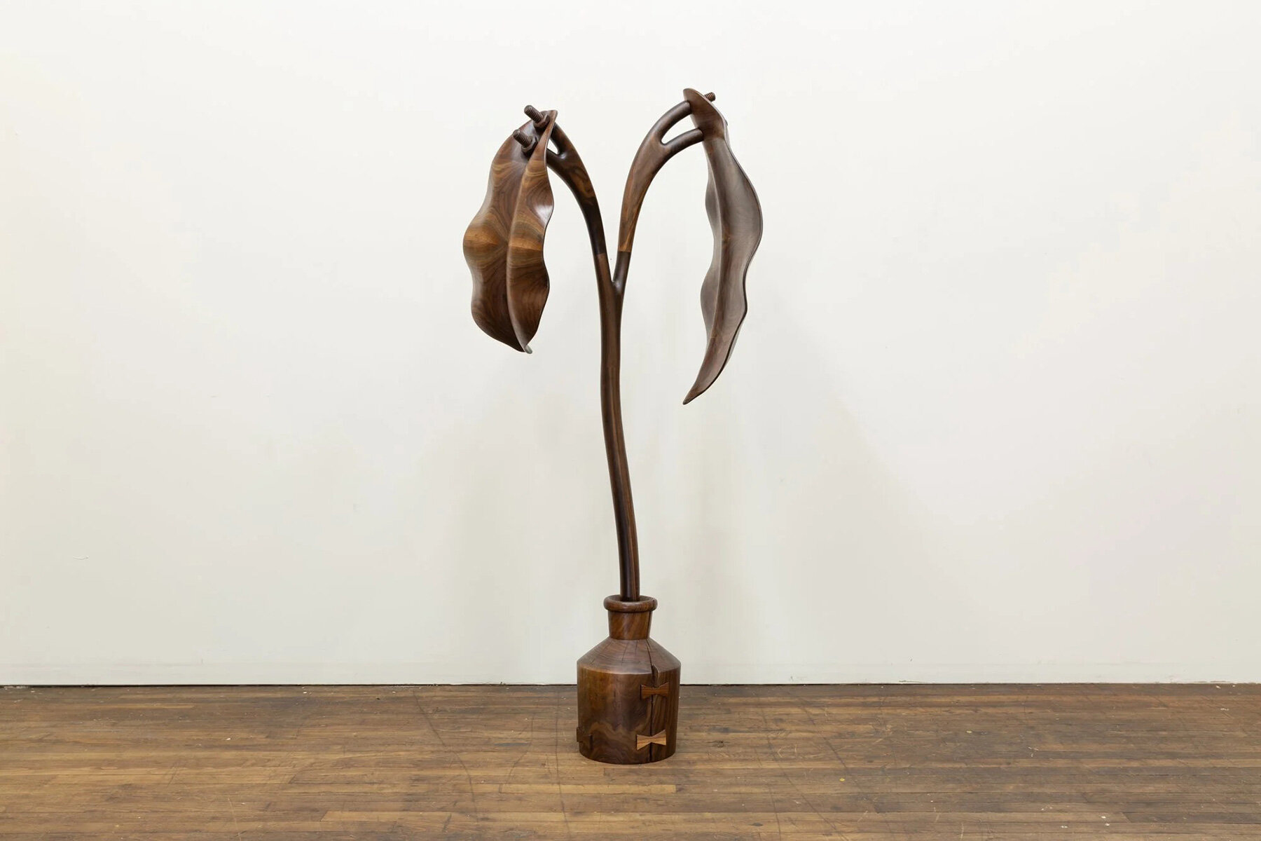 raul-de-lara-surreal-wooden-sculptures-designboom-large02
