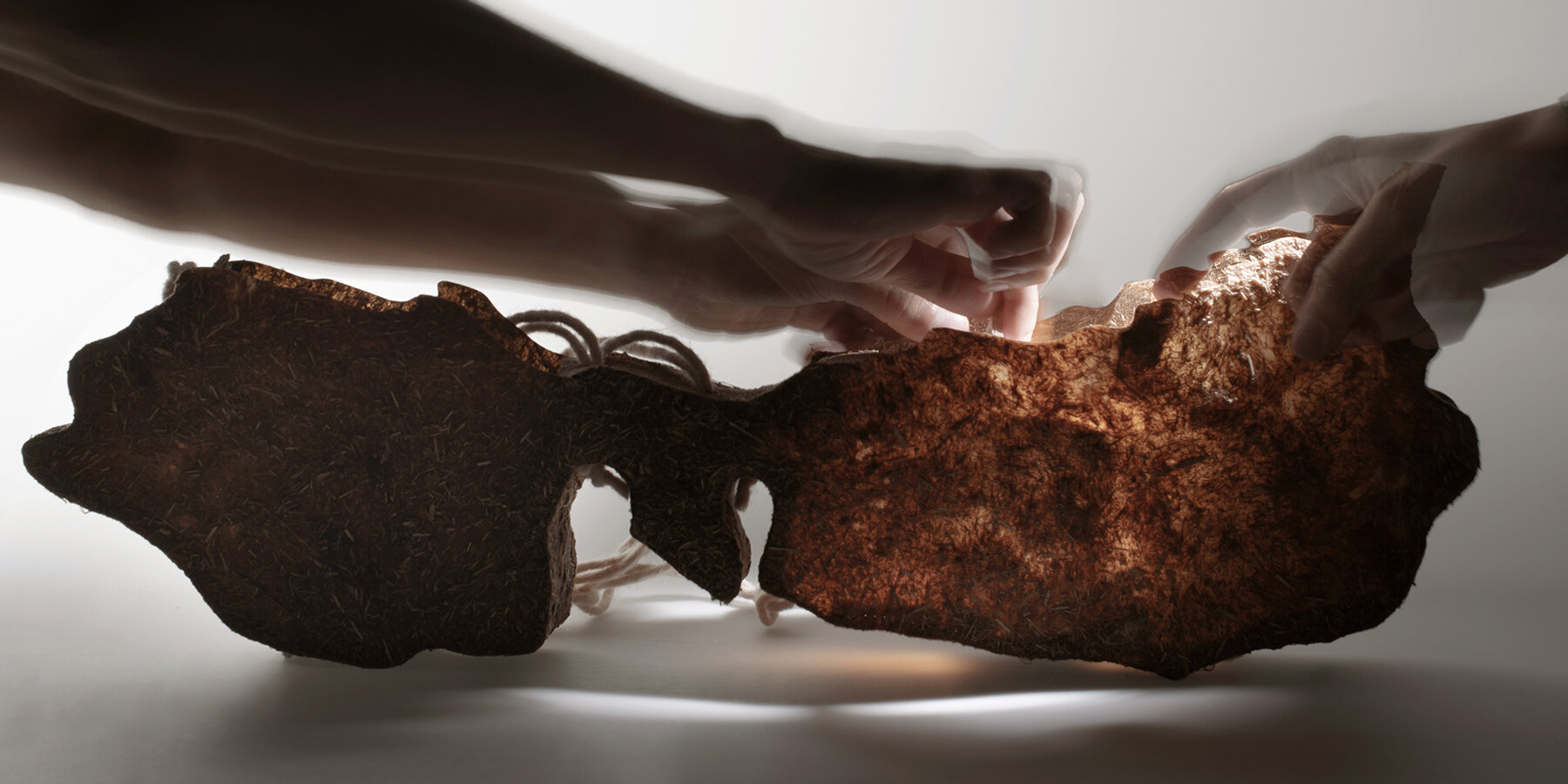 reductio-ad-lermaense-bag-collection-bulrush-biomaterials-mexico-wetlands-manuel-diaz-tufinio-designboom-1800-3