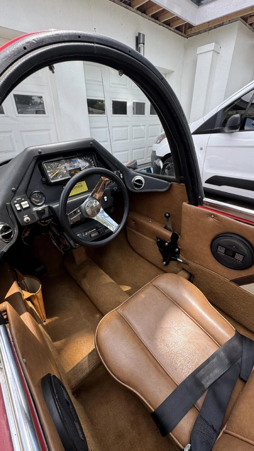 the cluster is placed in front of a three-spoke steering wheel