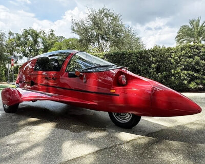 revisit the 1985 pulse autocycle, a jet-like vehicle with sliding canopy and ‘tandem’ seats