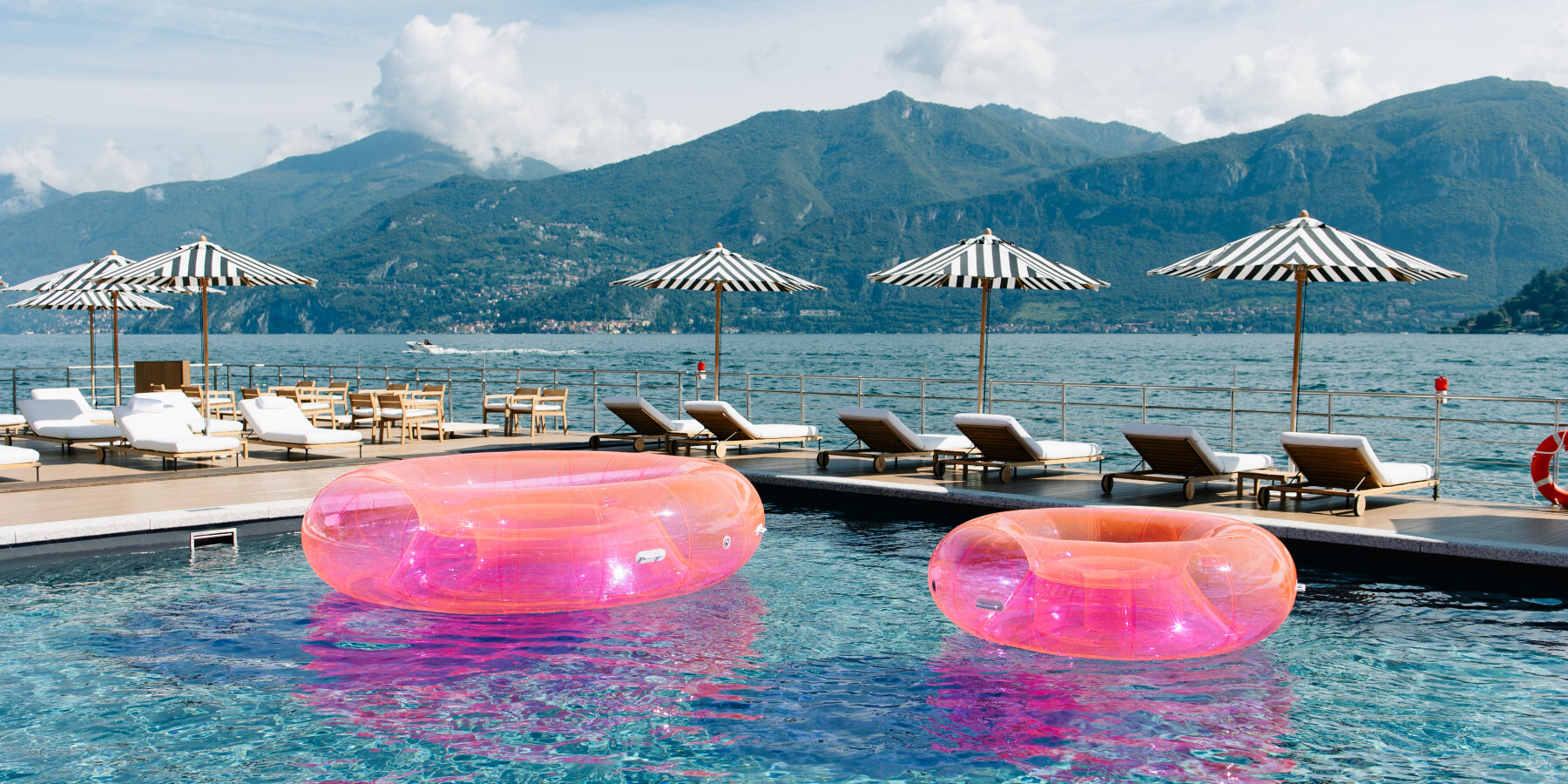 sabine-marcelis-lake-como-EDITION-design-festival-jelly-floats-installation-designboom-ban