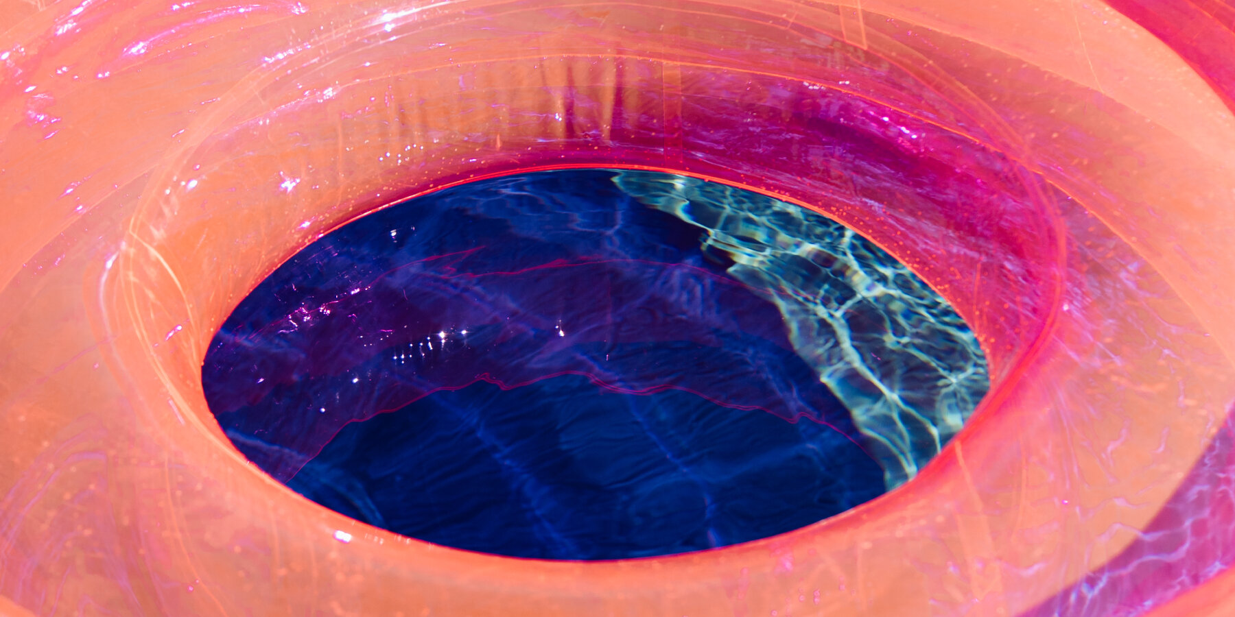 sabine-marcelis-lake-como-EDITION-design-festival-jelly-floats-installation-designboom-ban2