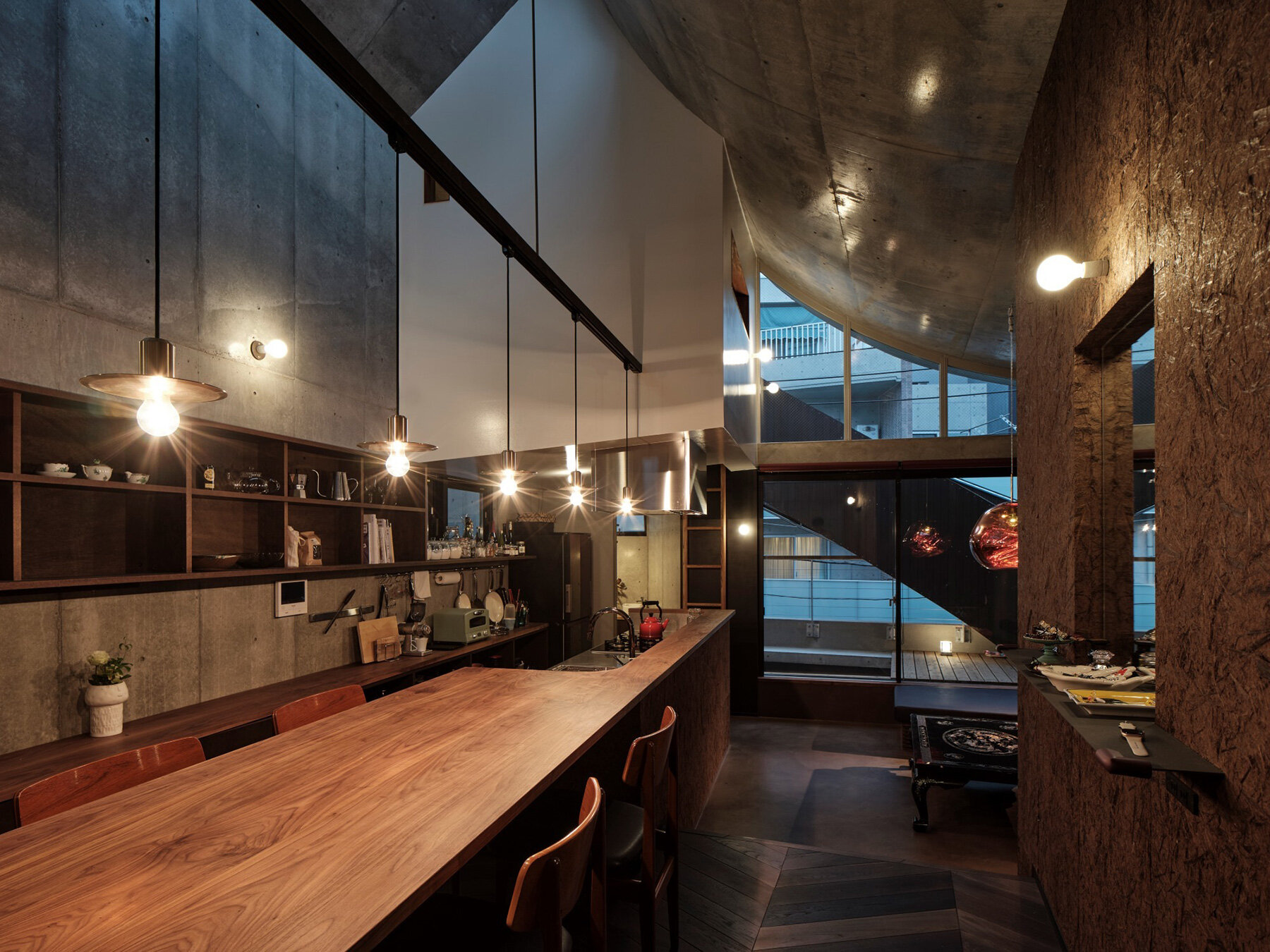 semi-cylindrical-roof-daylight-aoim-three-story-residence-tokyo-designboom-large02