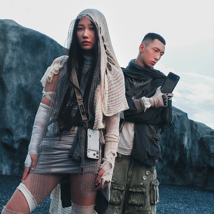 Skinarma actualiza la caja del iPhone 17 con agarre y el parachoques de cordones intercambiables