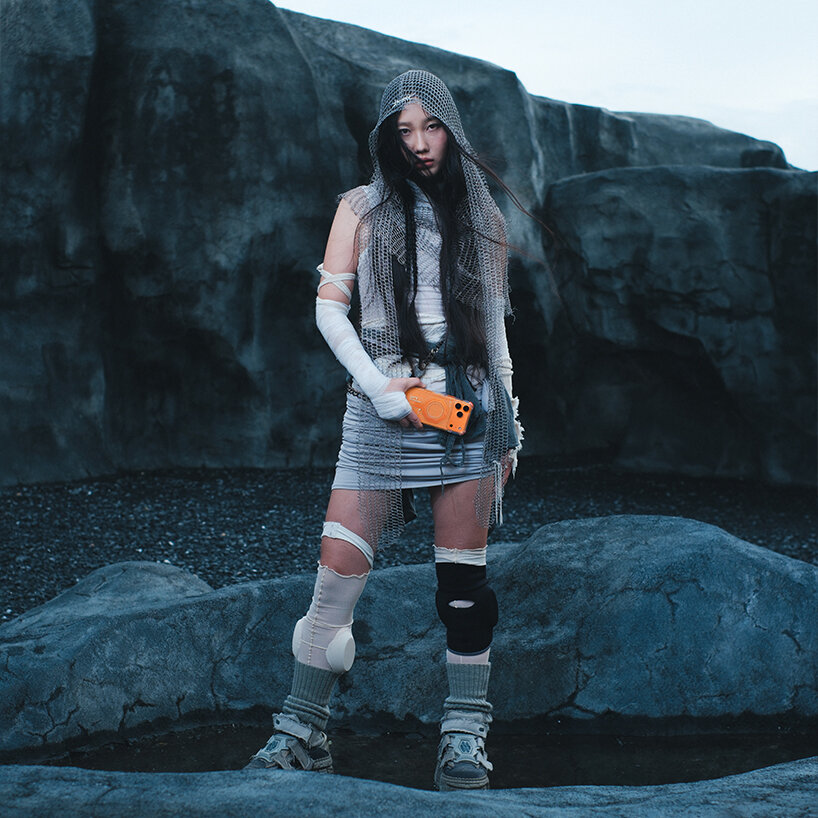 Skinarma actualiza la caja del iPhone 17 con agarre y el parachoques de cordones intercambiables