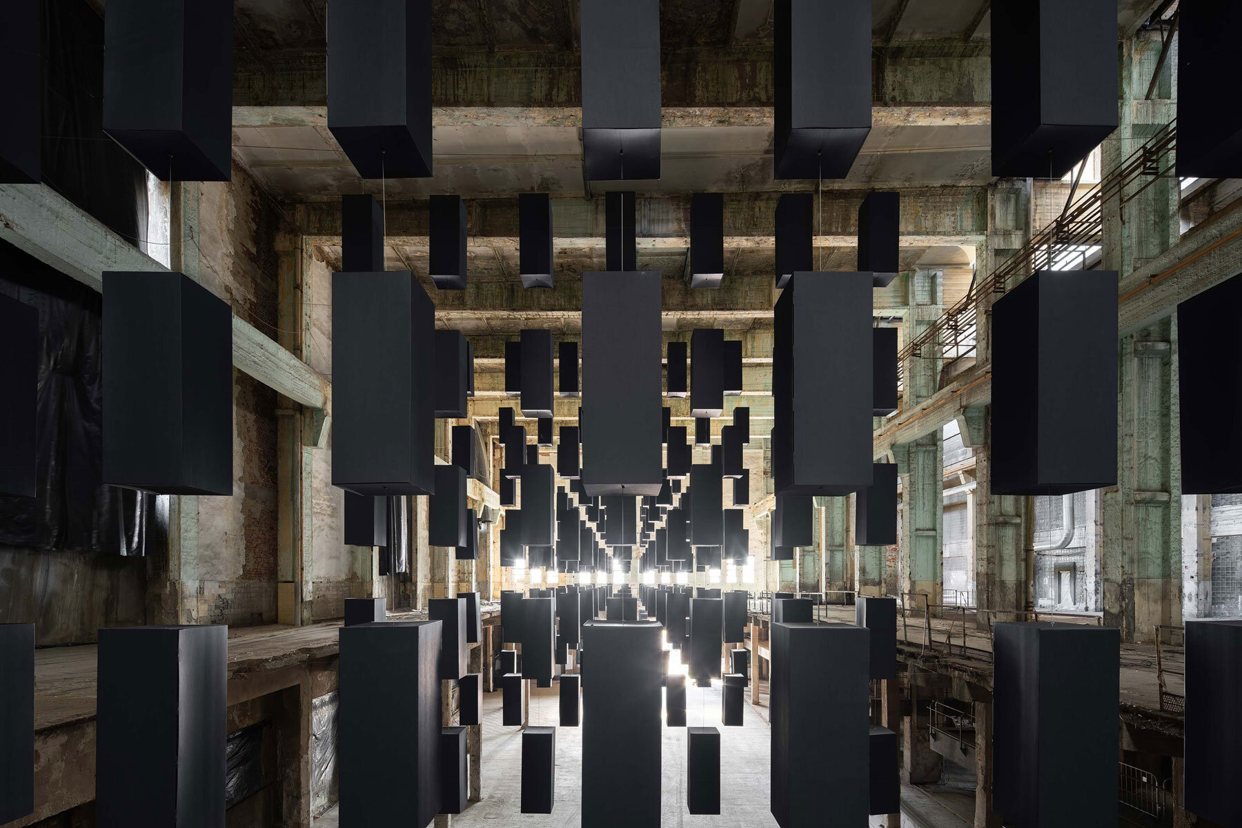 spy-matriz-suspended-grid-installation-black-rectangles-factory-hungary-designboom-1800-2