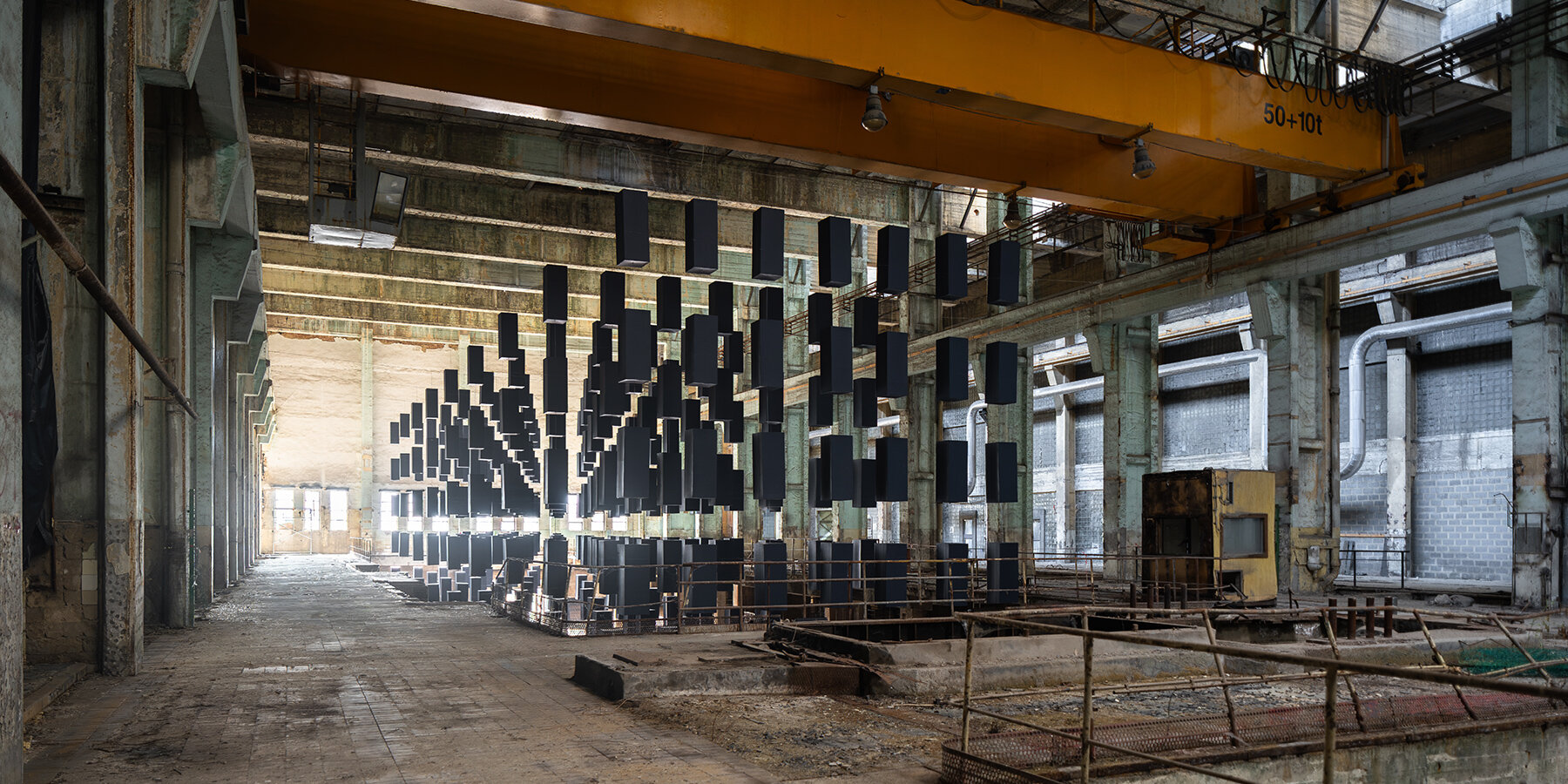 spy-matriz-suspended-grid-installation-black-rectangles-factory-hungary-designboom-1800-3