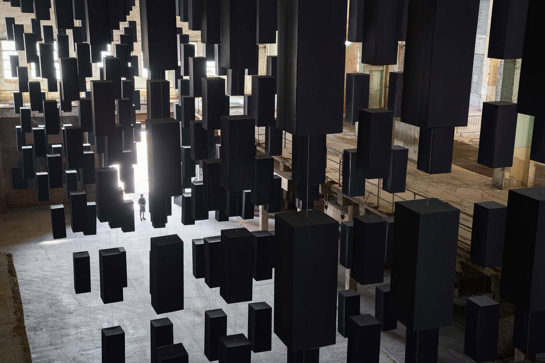 spy-matriz-suspended-grid-installation-black-rectangles-factory-hungary-designboom-1800-4