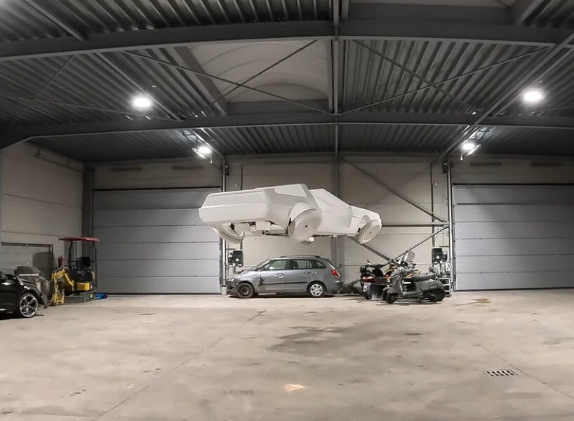 Coche deloreano de espuma