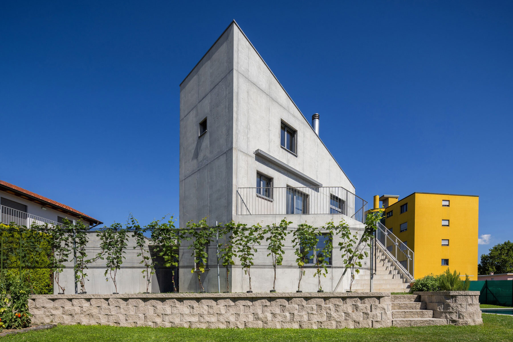 swisshouse-xl-coldrerio-switzerland-davide-macullo-architects-designboom-14-1800