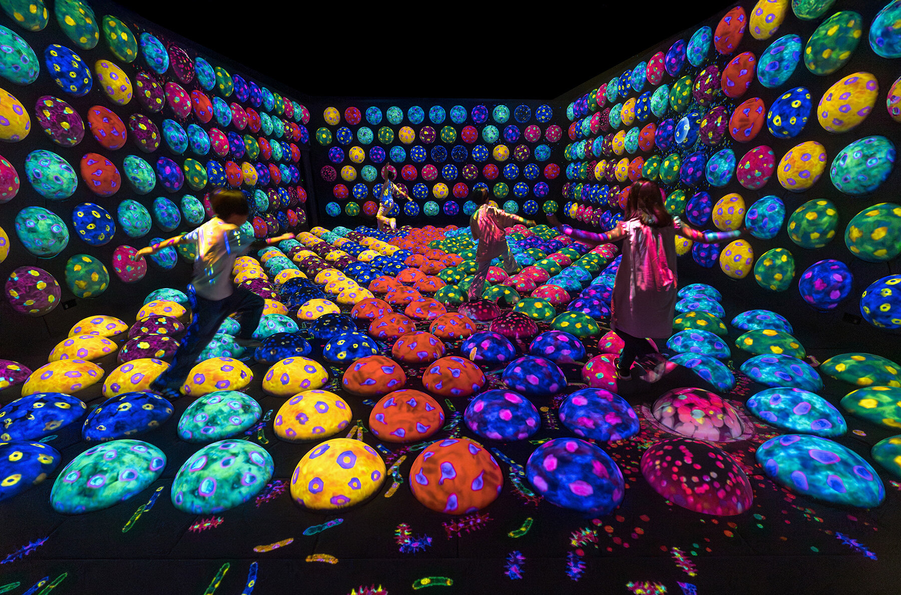 teamlab-permanent-museum-kyoto-october-2025-50-digital-artworks-biovortex-designboom-large03