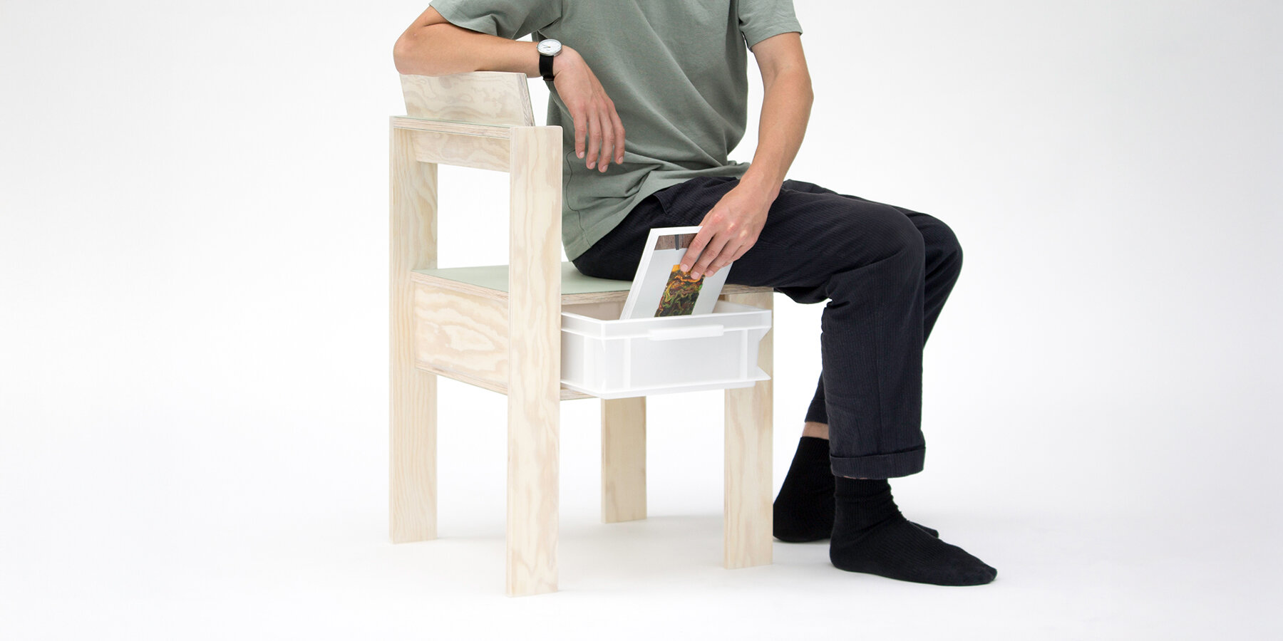 twin-wooden-chairs-a204-tables-shelving-units-designboom-1800-3