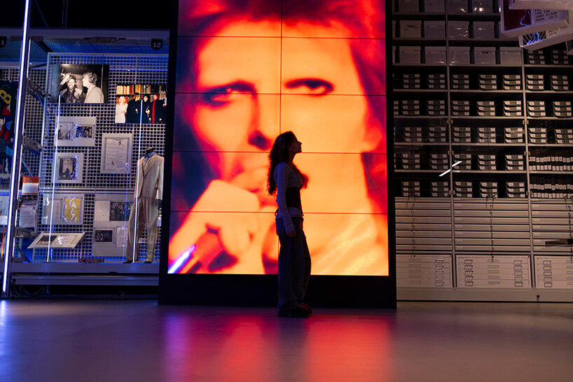 La guitarra Unseen Ziggy fue revelada en el David Bowie Center en Londres V&A antes de abrir