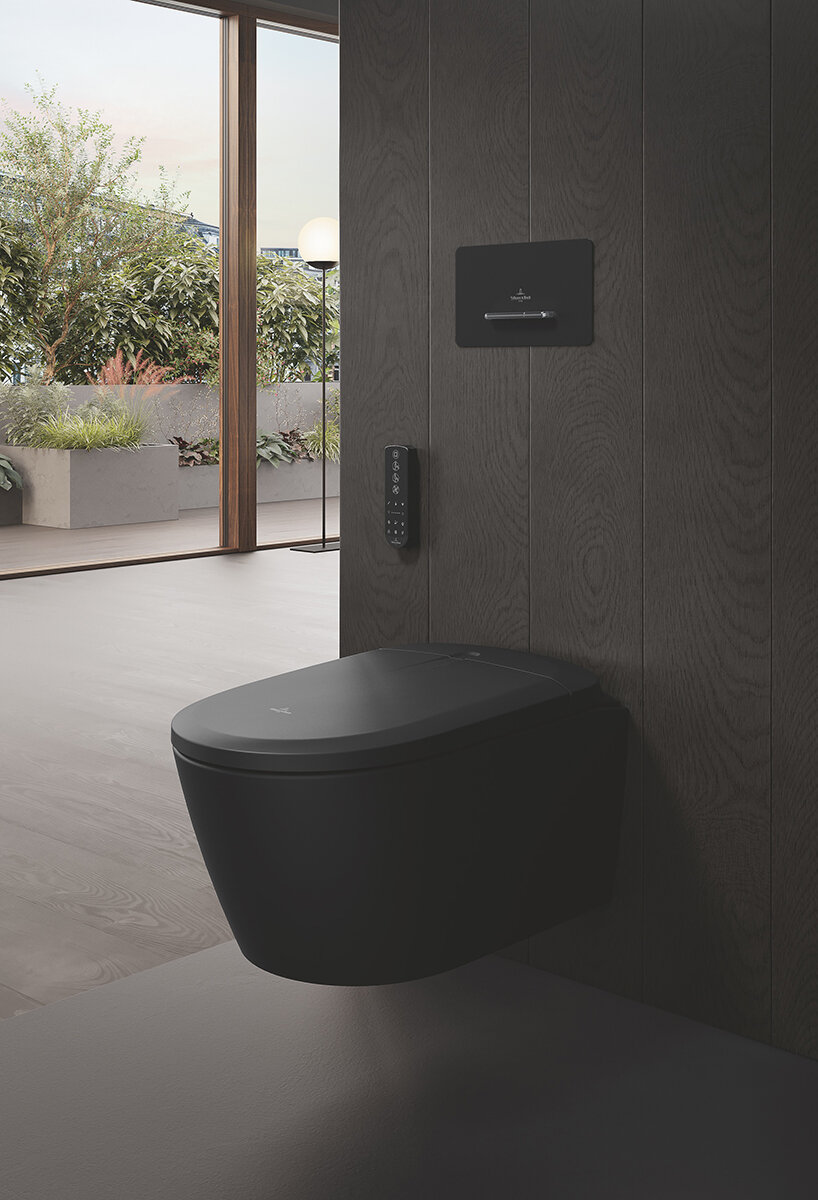 Villeroy & Boch disuelve el borde del baño con series negras puras