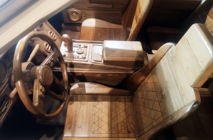 Incluso los asientos siguen los asientos en el modelo original