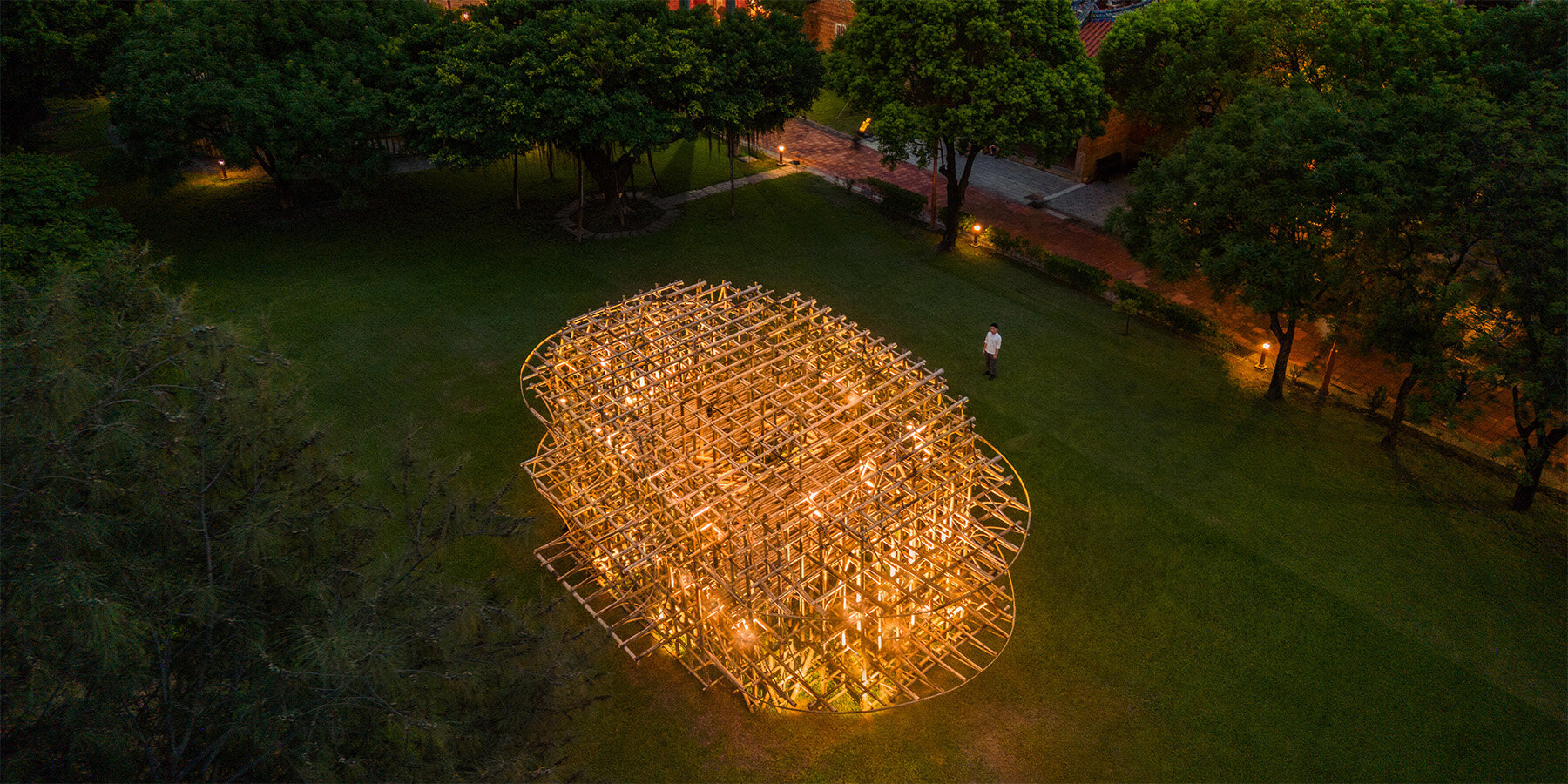 woven-bamboo-poles-cheng-tsung-feng-large-scale-theatre-installation-taiwan-designboom-large01