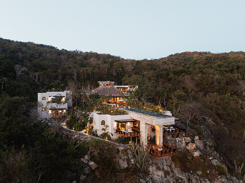 zozaya arquitectos designs home with swimming pool suspended over mexico's pacific coast