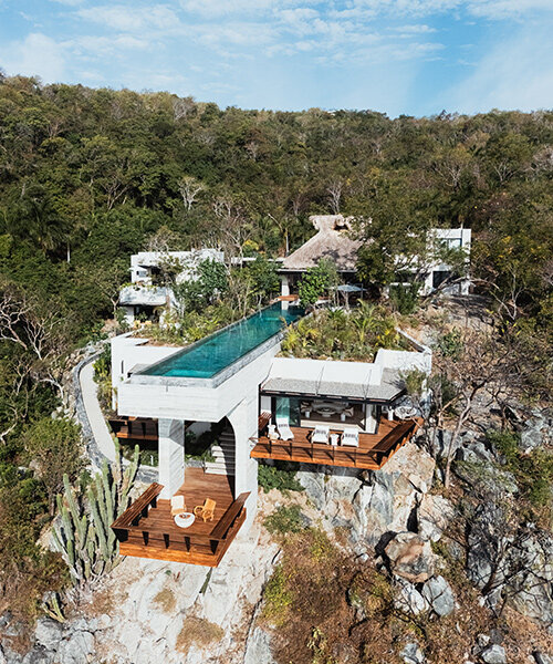 zozaya arquitectos designs home with swimming pool suspended over mexico's pacific coast