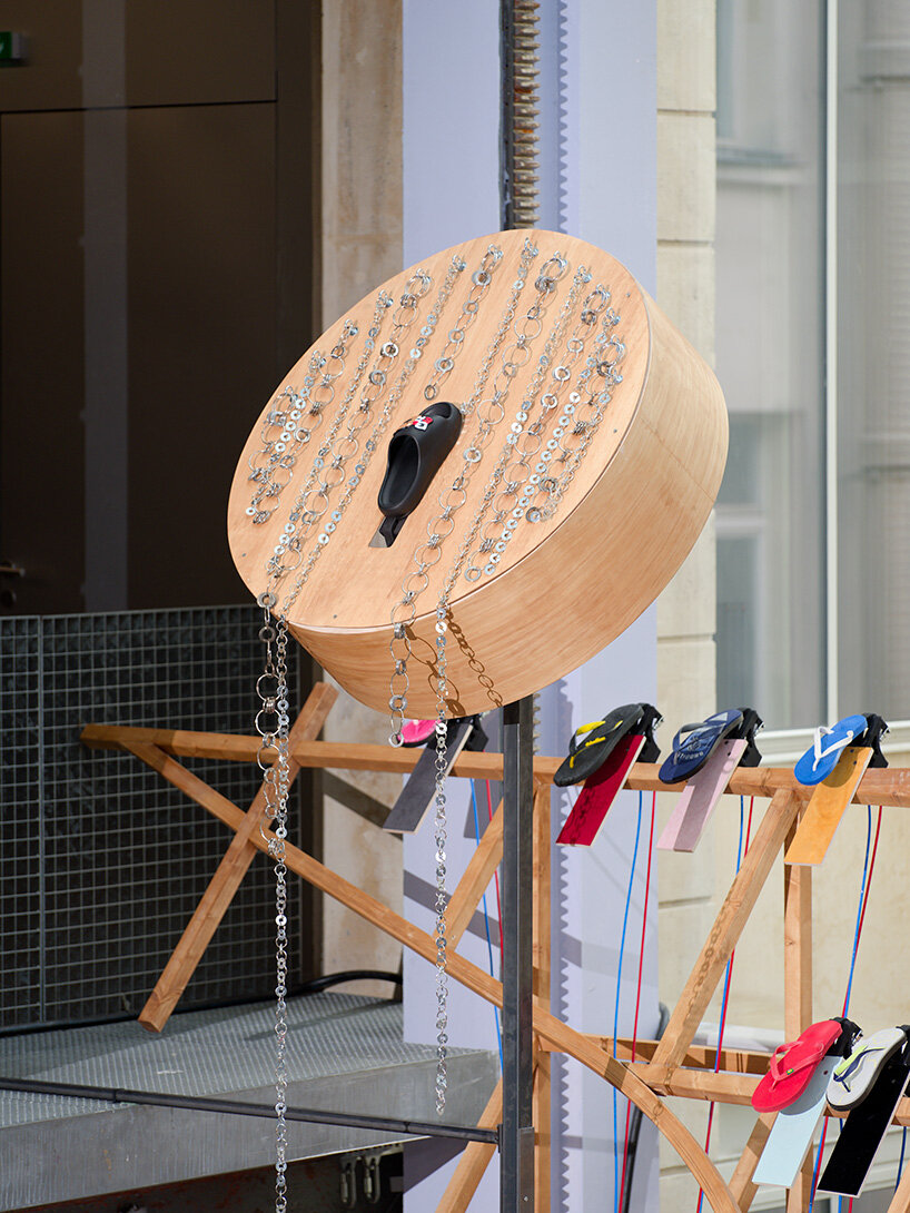 201 Flip-flops superan la instalación de Meriem Bennani en las Galerías Lafayette de París