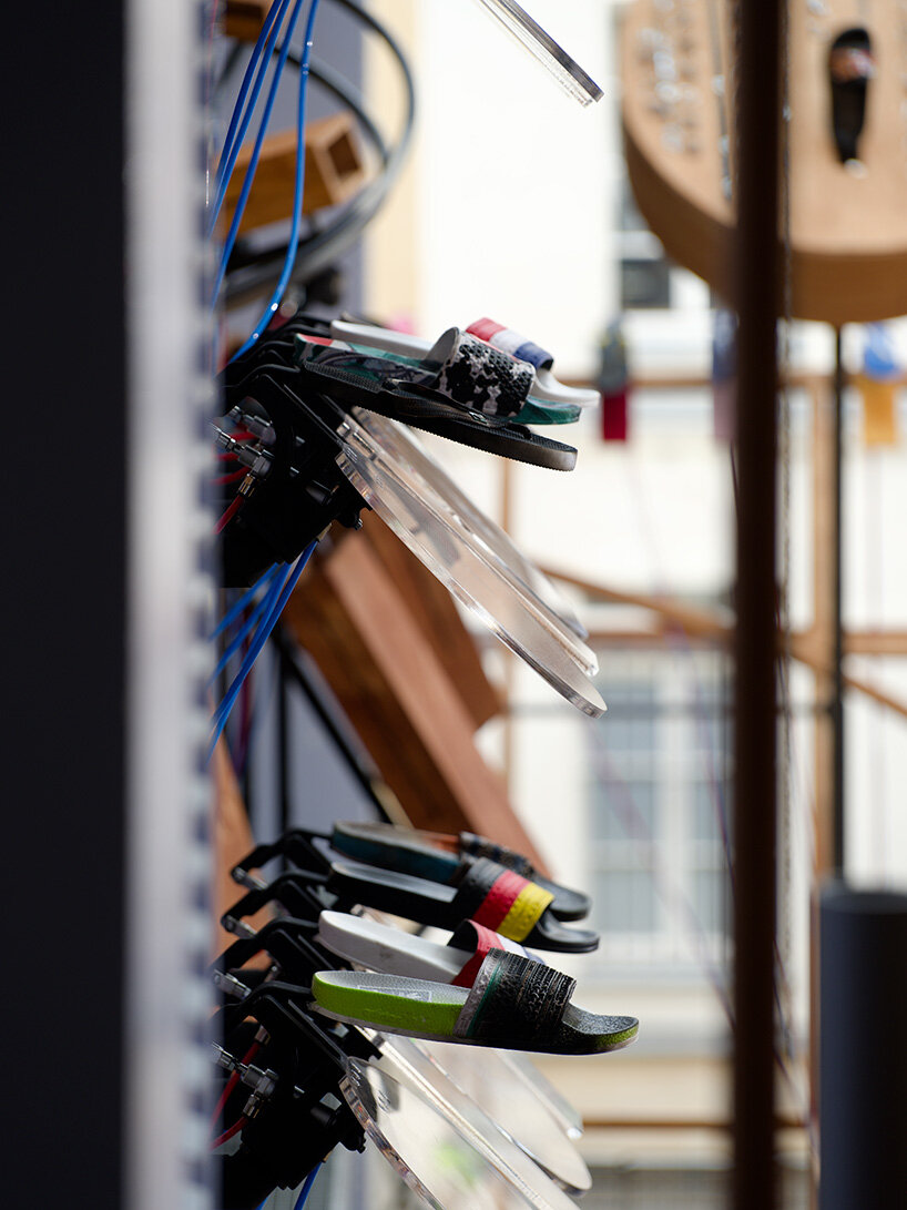 201 Flip-flops superan la instalación de Meriem Bennani en las Galerías Lafayette de París