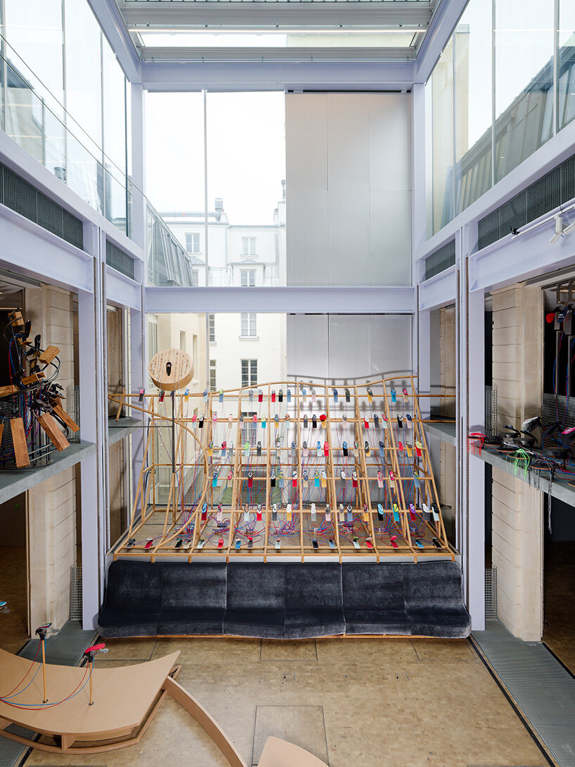 201 Flip-flops superan la instalación de Meriem Bennani en las Galerías Lafayette de París