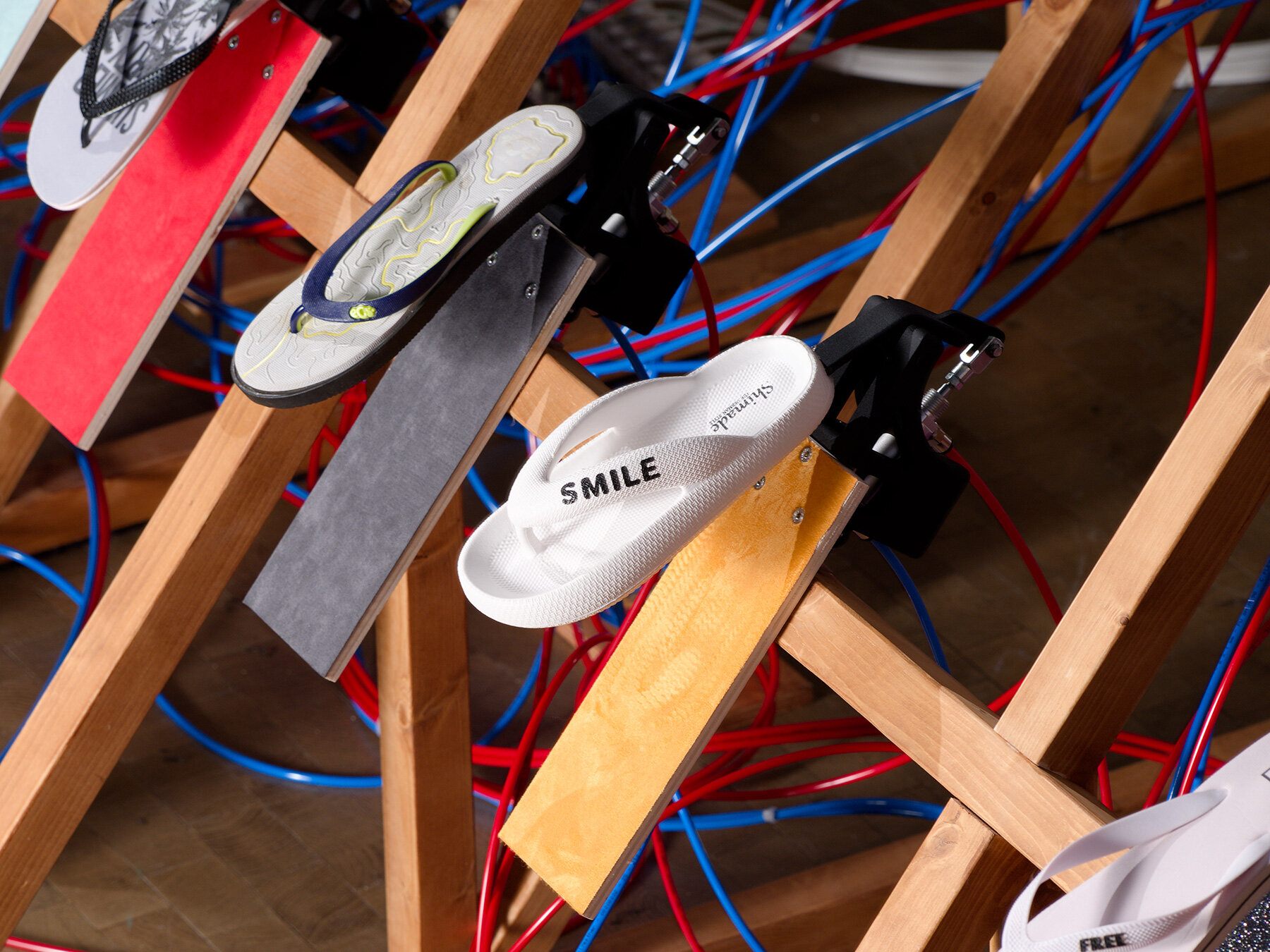 201-flip-flops-meriem-bennani-installation-lafayette-anticipations-paris-designboom-large02