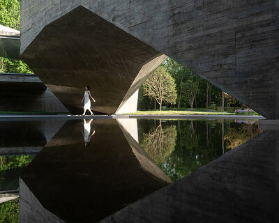 ZAO sculpts xiaofeng art museum as cluster of floating galleries in nature
