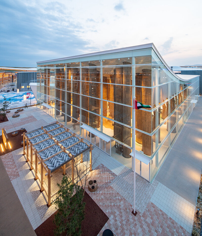 El pabellón en Osaka en la Expo Mundial 2025 en los EAU tiene 16 metros de altura y tiene 90 columnas