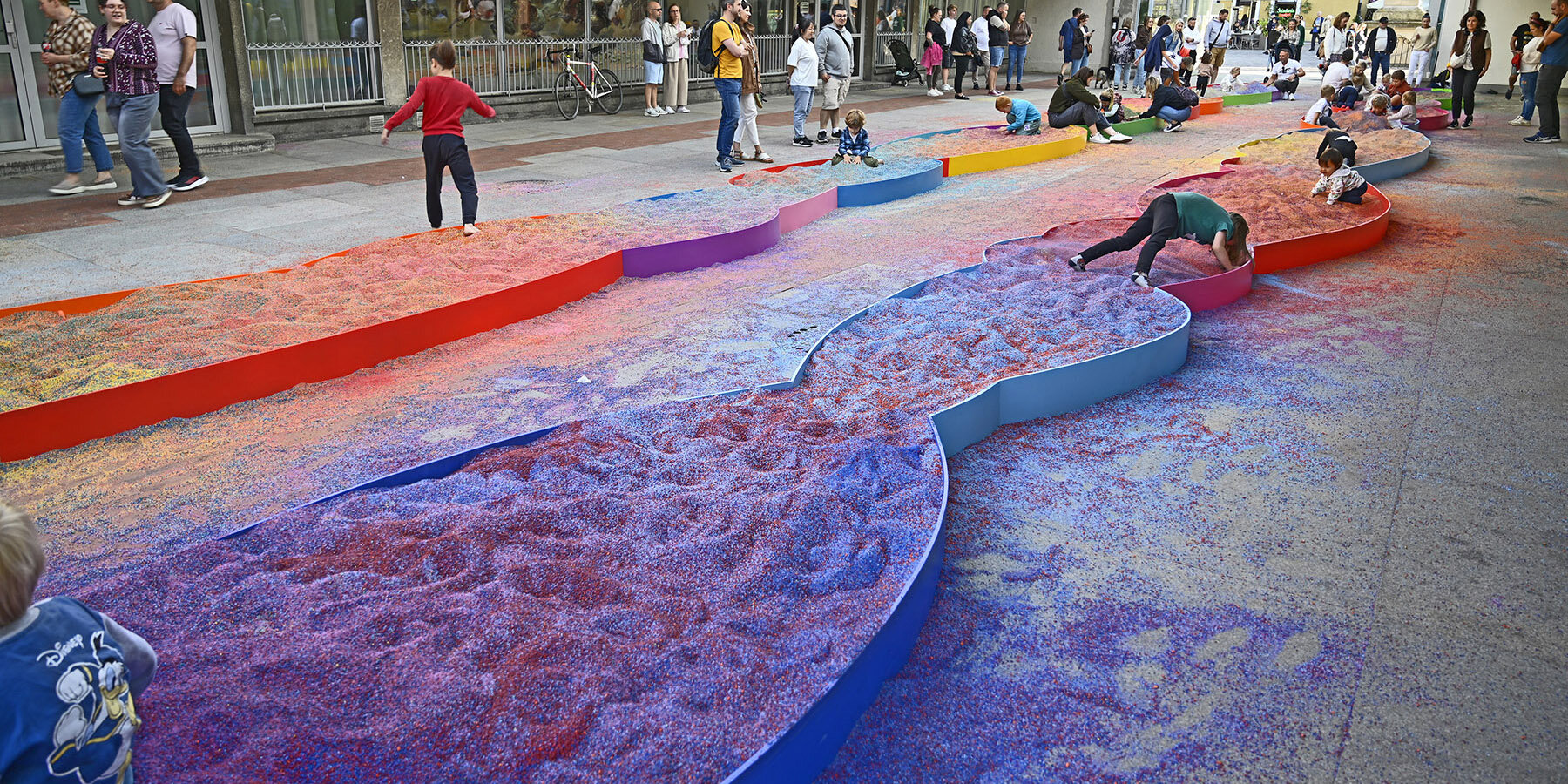 adam-kalinowski-color-path-public-art-installation-poznan-poland-designboom-1800-2