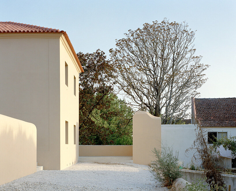 Arquitectura-G incrustado en núcleo de hormigón azul y vivir en Portugal