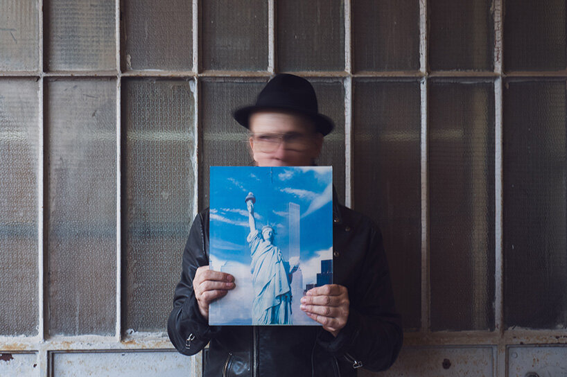 Estafa de arte que engañó a todos: Manfredi Lucibello revela la estafa de la Bienal de Tirana