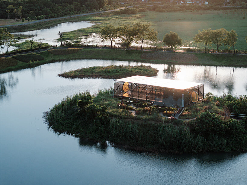 El Moonlight Pavilion de Studio Guo se levanta de las ruinas de un invernadero abandonado en China