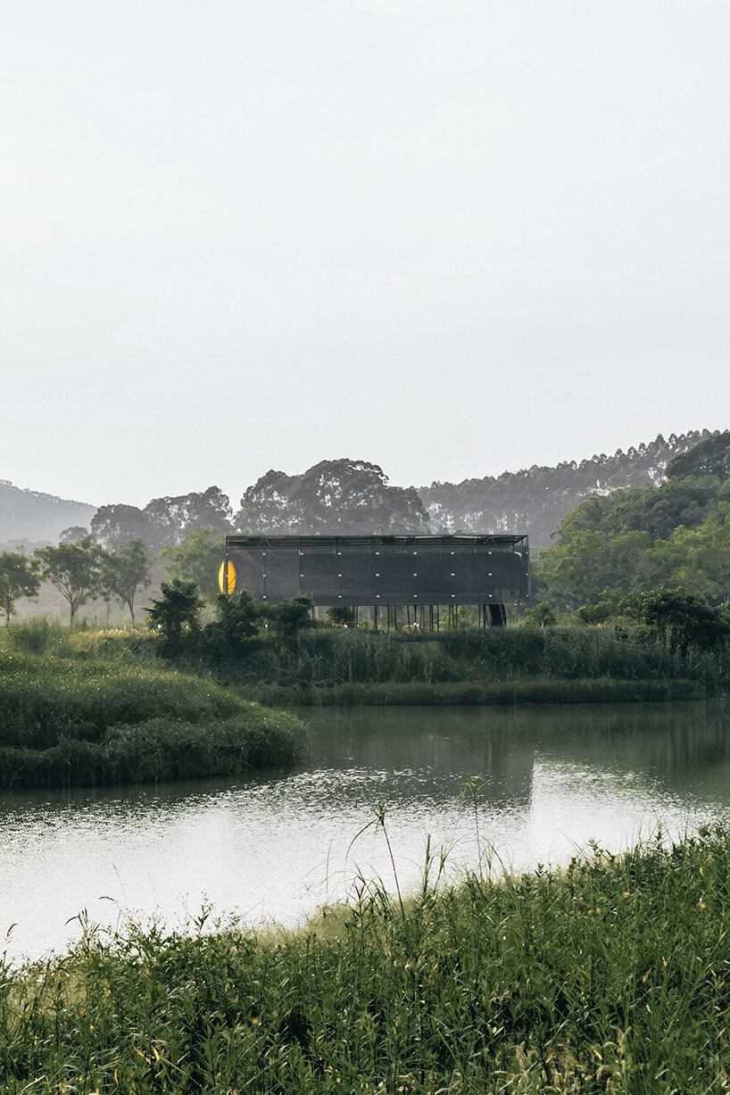 El Moonlight Pavilion de Studio Guo se levanta de las ruinas de un invernadero abandonado en China