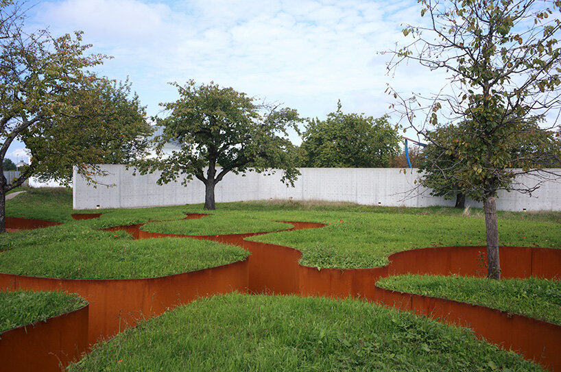 El proyecto final de Balkrishna Doshi toma la forma de una estructura de acero en espiral en el campus de Vitra en Alemania.