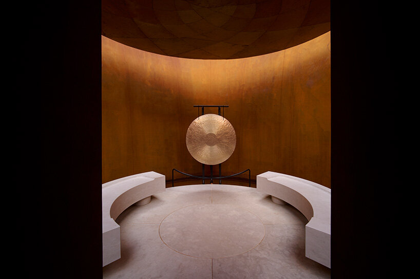 El proyecto final de Balkrishna Doshi toma la forma de una estructura de acero en espiral en el campus de Vitra en Alemania.