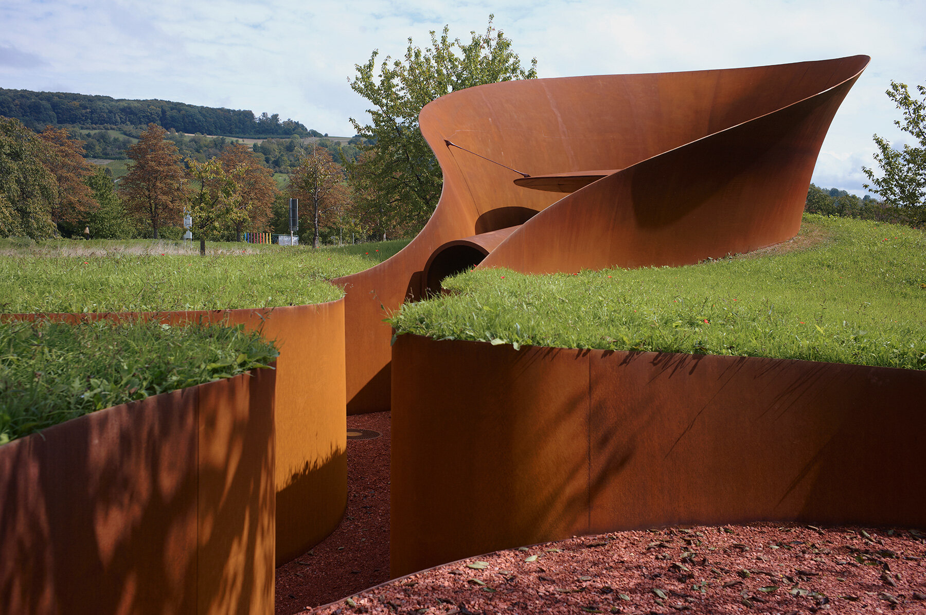 balkrishna-doshi-final-project-spiraling-steel-forms-vitra-campus-germany-studio-sangath-designboom-large01