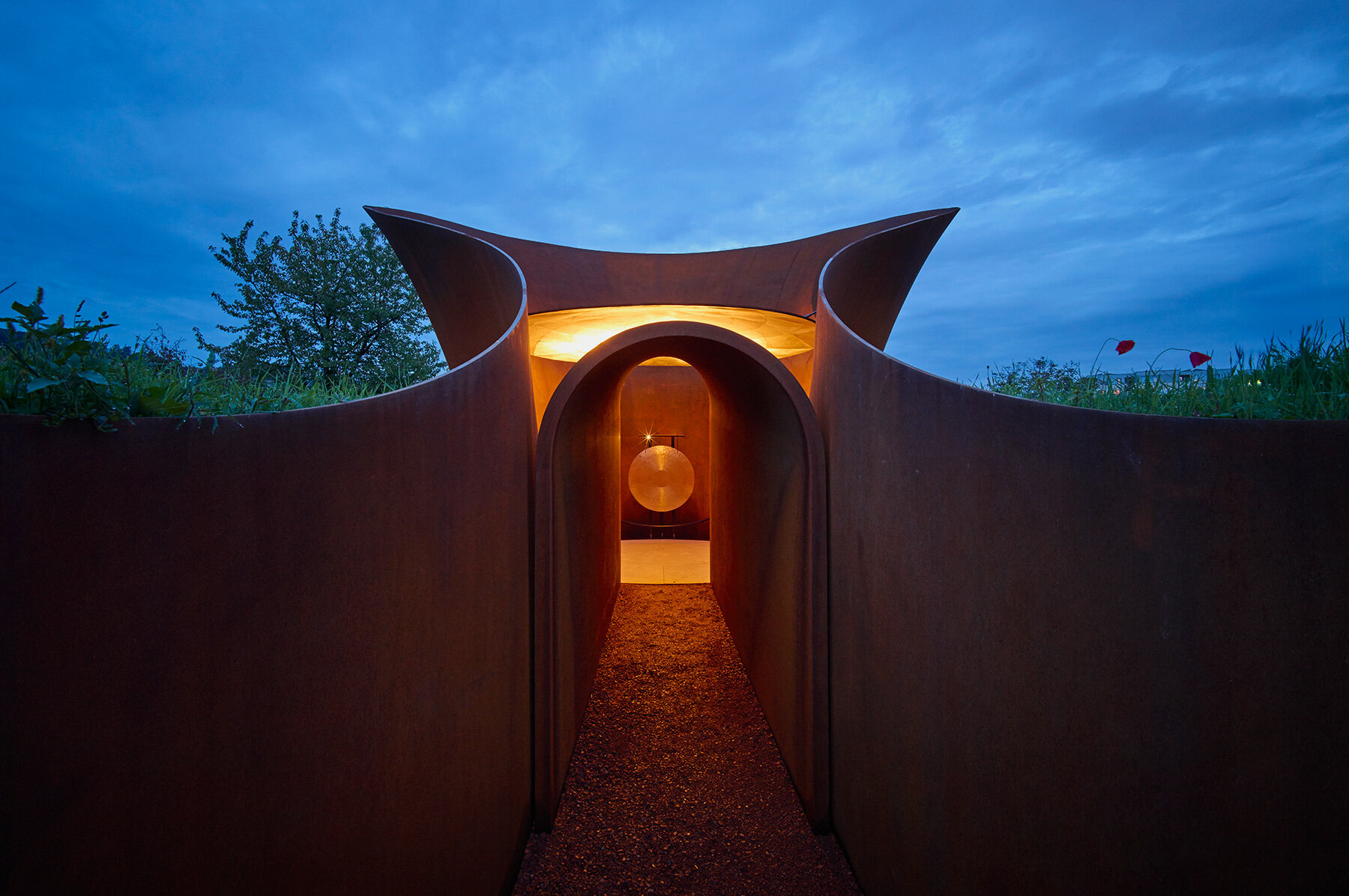 balkrishna-doshi-final-project-spiraling-steel-forms-vitra-campus-germany-studio-sangath-designboom-large02