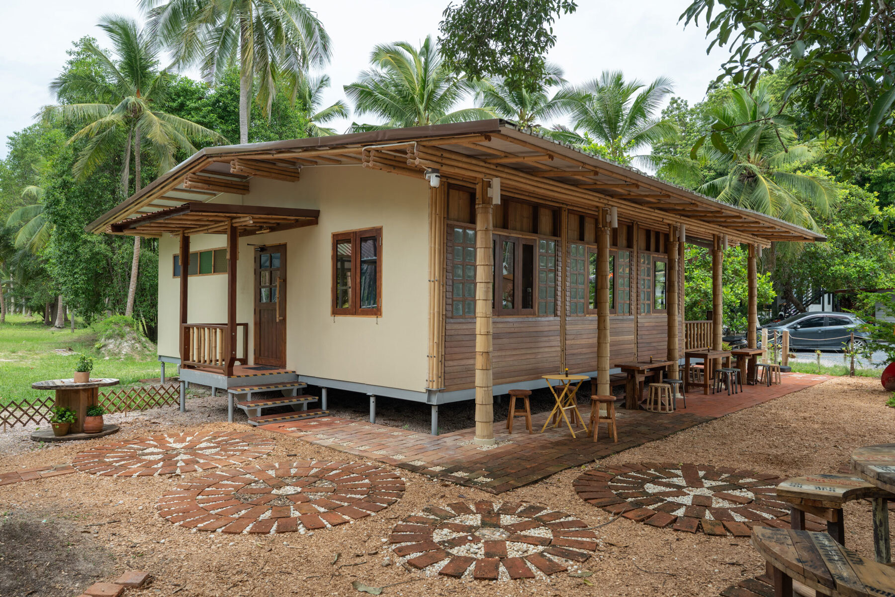 bamboosaurus-satimi-sook-ice-cream-shop-thailand-koh-phangan-designboom-1800-2