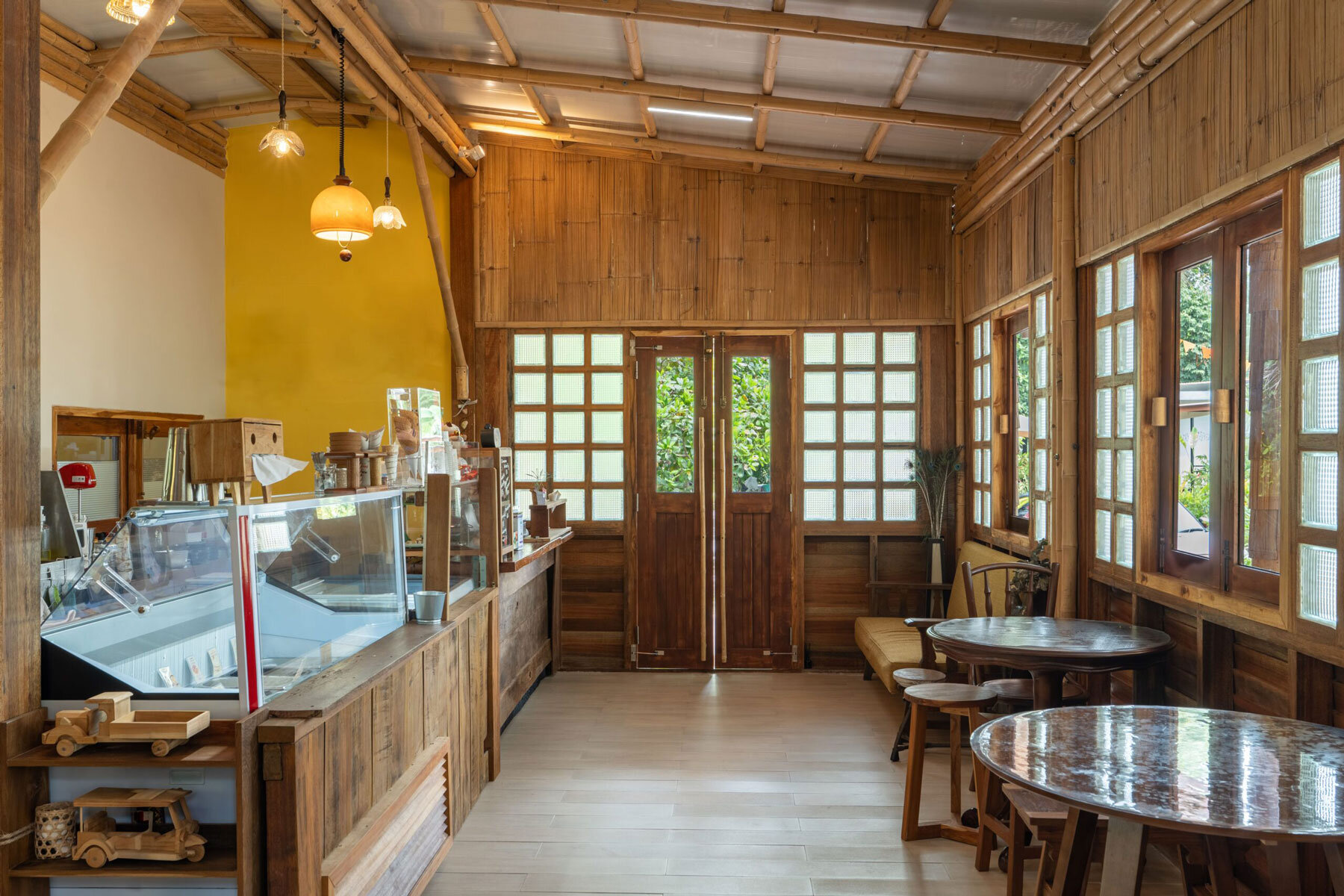 bamboosaurus-satimi-sook-ice-cream-shop-thailand-koh-phangan-designboom-1800-7